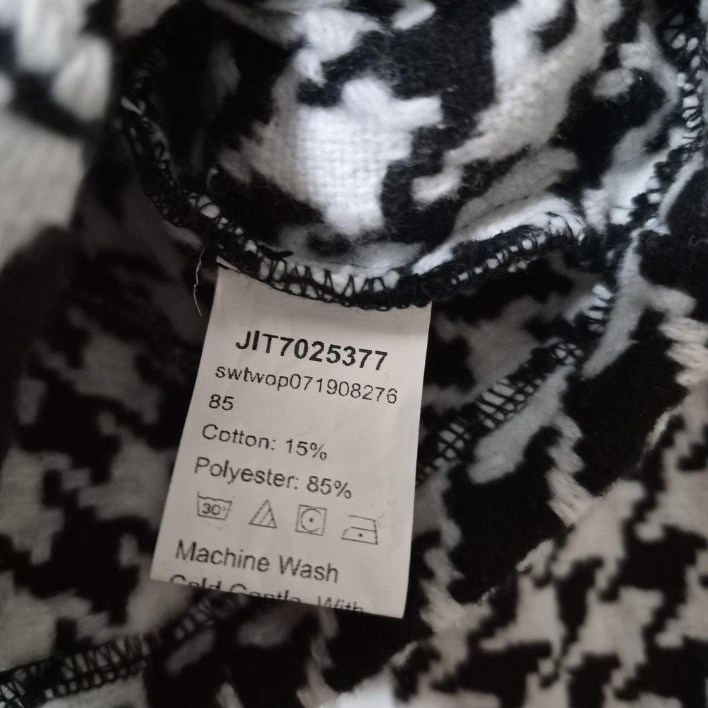 Stylish Black and White Houndstooth Women's 2pc Suit - Picture 3 of 3